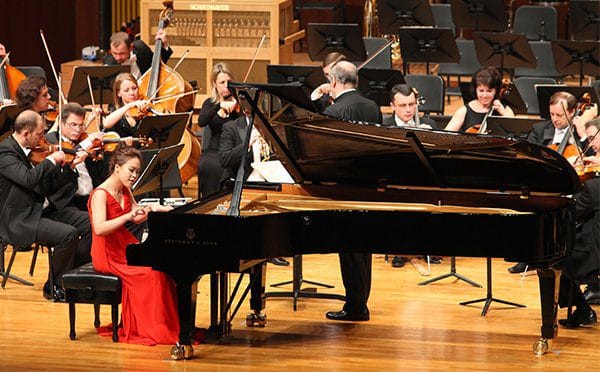 Senfoni Orkestrasi Piyano Sanatcisi Solisti Piyano piano orchestra pianist music muzik aletleri calgi muzikal musical enstrumanlar bilgi site nedir Klasik Müzik Bestecileri